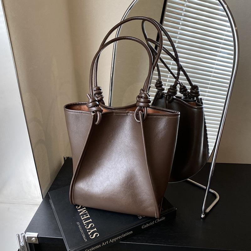 Large-capacity commuter tote bag women's new autumn and winter shoulder underarm bag portable shoulder mother and child bag