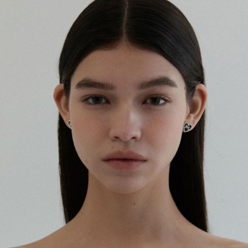 BORNETE COLLECTION_DE LOVER_Flat heart earring