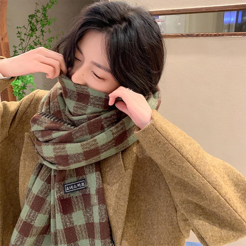 Women's Green Plaid Scarf: Trendy, Versatile, and Warm for 2024 Autumn/Winter