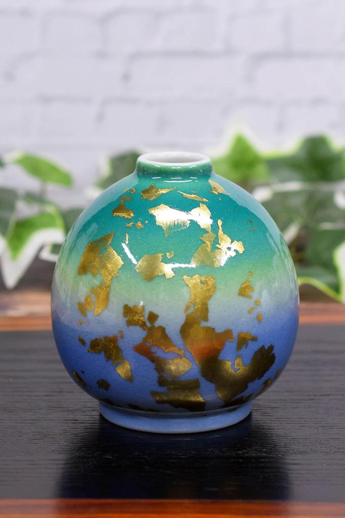 Stylová vázička s jedním květem, malá, vyrobená v Japonsku, z kutanského porcelánu se zlatým listem, keramika, zboží, glazura, váza, ozdoba, značka,