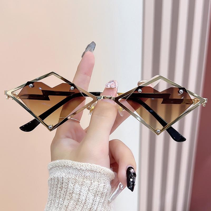 

Солнцезащитные очки без оправы в металлической оправе в форме сердца для женщин и мужчин в стиле стимпанк, элитный бренд, солнцезащитные очки, женские градиентные очки в стиле хип-хоп, UV400 оттенков