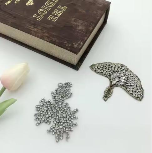 LHY Performance Fabric Shoulder Badge DIY Clothing Decoration Rhinestones Tassel Beads Embroidered Technique Safety Pin Attached серый