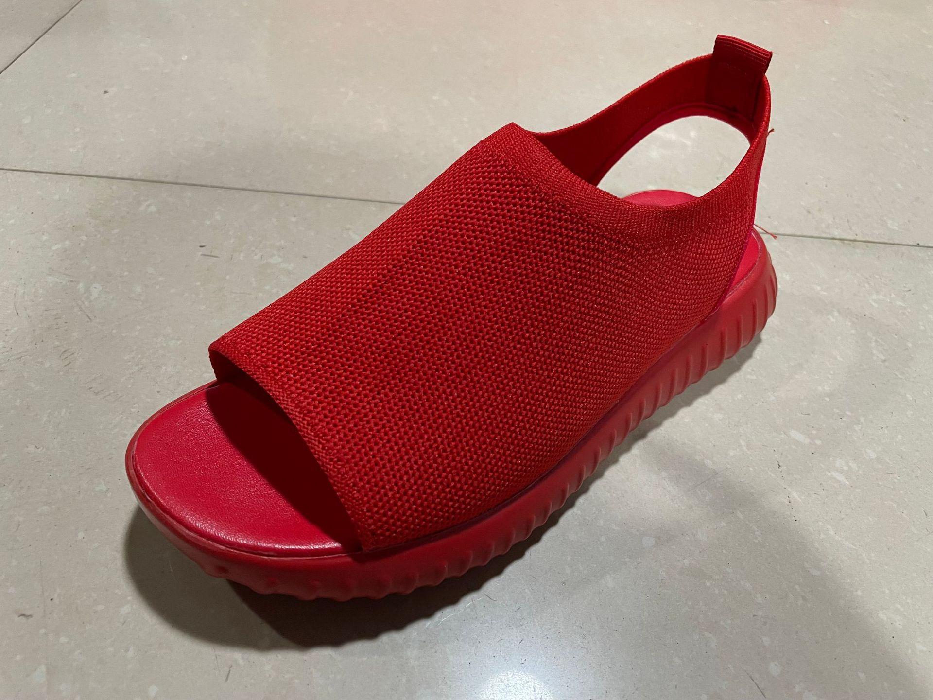 

Summer new large size flat-bottomed fish mouth women s sandals casual one-pedal thick-soled mesh sandals 43 красный