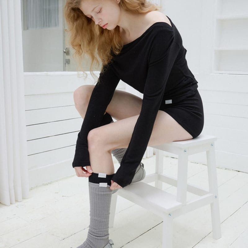 LETTER FROM MOON Letters Soft Knee-High Socks (4 colors)