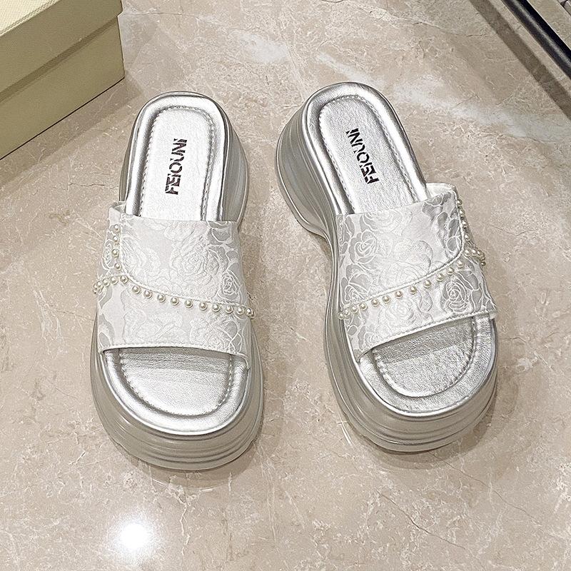 Spring and Summer New Chinese Thick-soled One-word Slippers New Outer Wear Slippers Women's Rhinestones Small Popular Retro Slippers