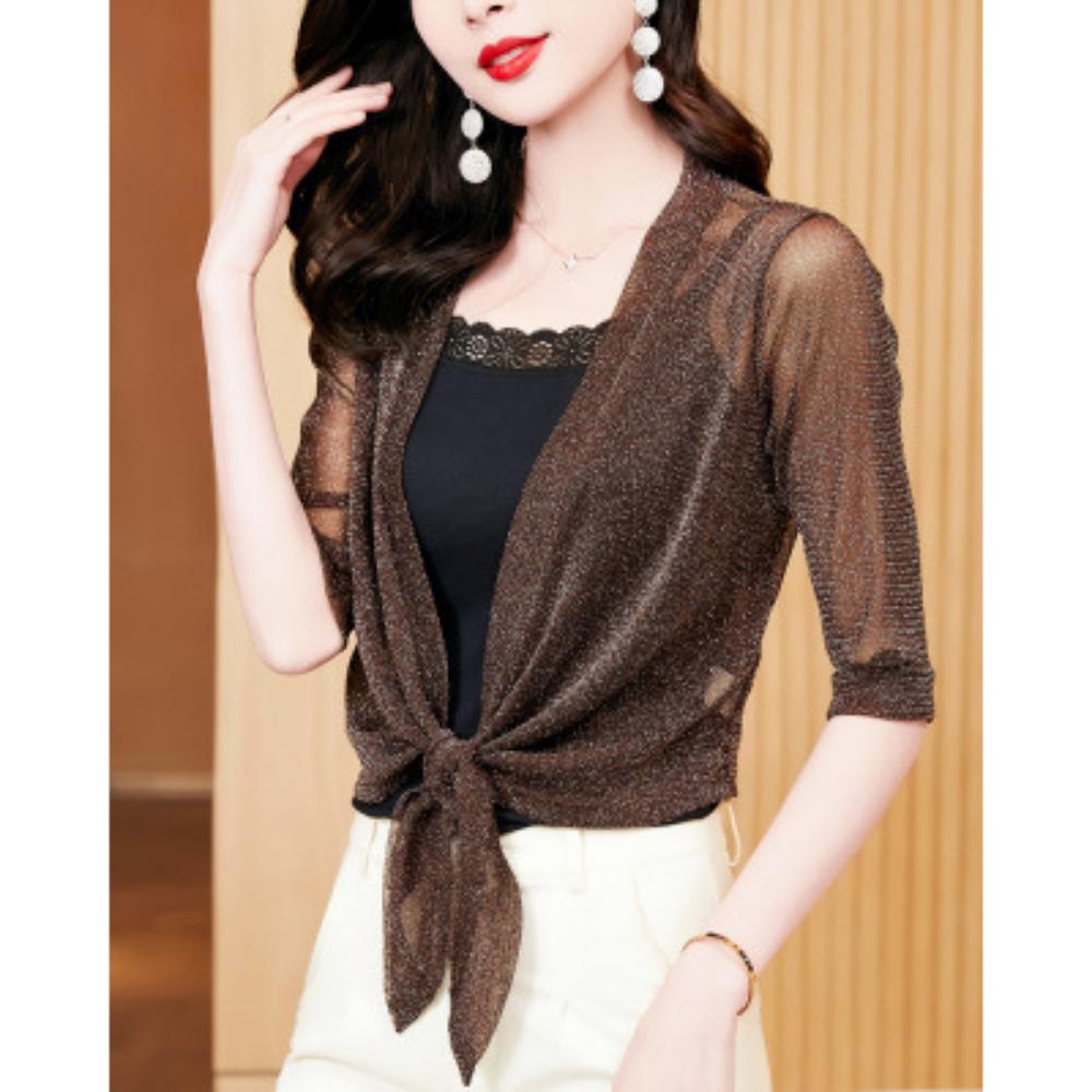 A Small Shawl Paired with a Summer Camisole Skirt and a Top Jacket for a Short Summer Cardigan and a Large Loose Top