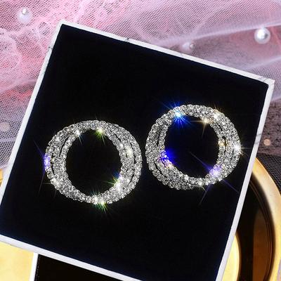 Huitan Moda Brincos de Argola Grandes Redondos Femininos Full Bling Iced Out Pedra CZ Cor Lindo Presente para Menina Brinco Feminino Joias