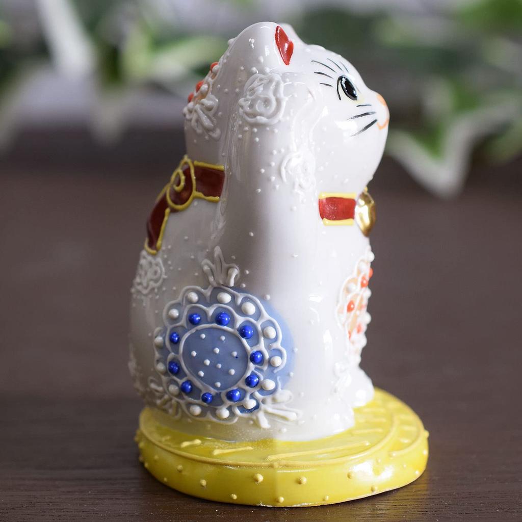 Kutani Beckoning Gold Coin and White Relief Ware, Right-handed Cat, Design, N-007F
