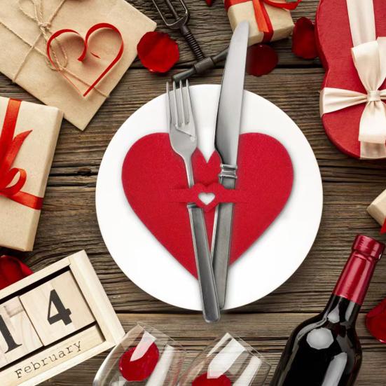 Christmas Cutlery Holder Bag Tree/Heart Shaped Knife Folk Tableware Holder Pockets Felt Dinner Flatware Covers for Christmas Party Dinner Table Decor