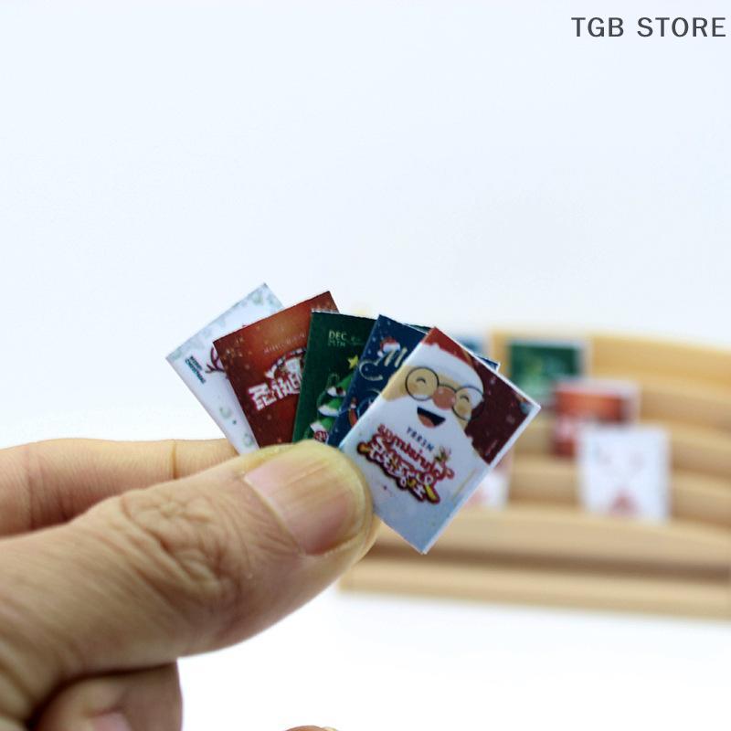 5Pcs Miniature Mini Christmas Card Model Magazine Doll Toy Kit 1: 12 Dollhouse Furniture Accessories