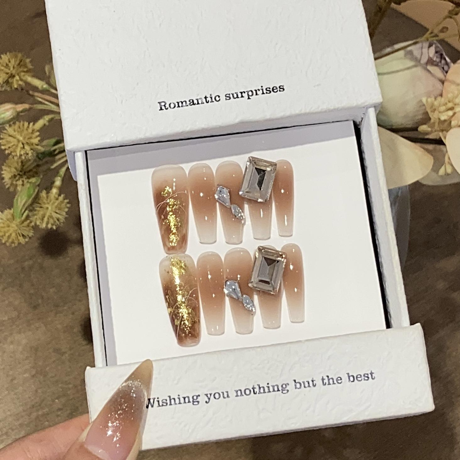 

Высококачественная нашивка ручной работы со стразами Майяра с эффектом размазывания и градиентом карамельного латте M