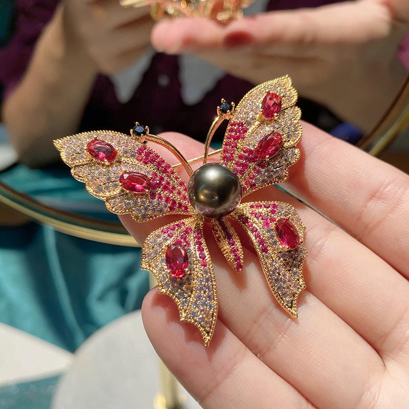 Gold-plated Copper Butterfly Brooch with Zirconia and 9-10mm Pearl Setting
