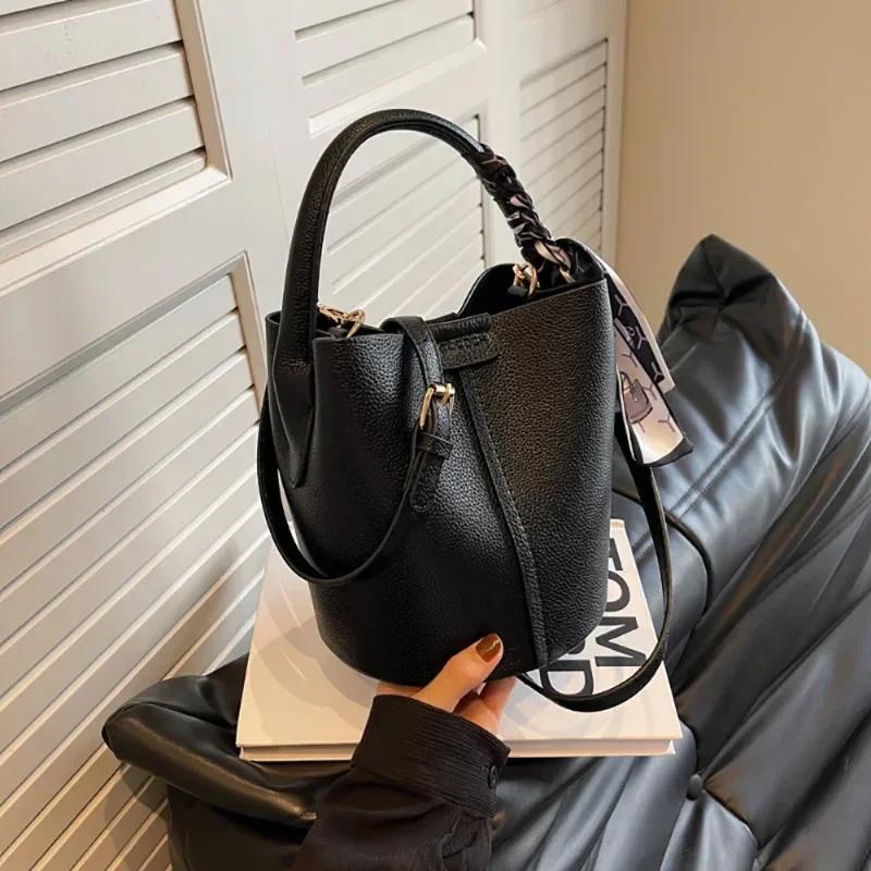High Quality Large Capacity New Year Red Bucket Bag New Solid Color Simple Fashion Pop Mini Crossbody Bag