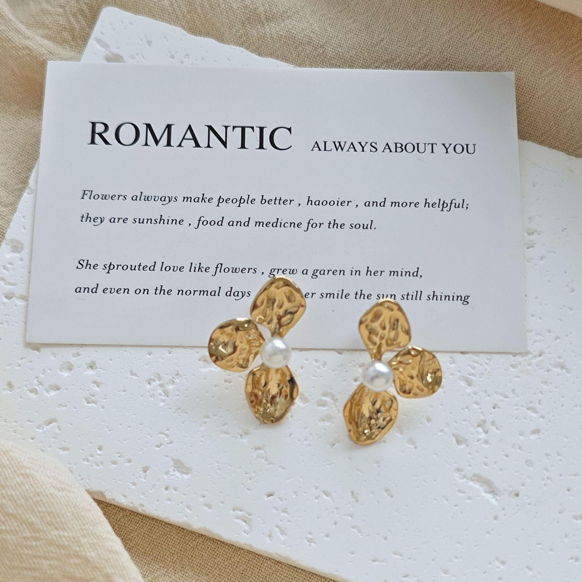 Retro Gold Hammered Three-Petal Flower Pearl Stud Earrings for Women - Elegant Niche Design