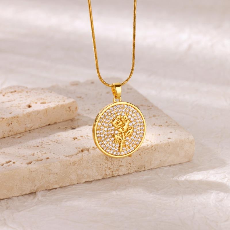 Design sense niche December flower pendant necklace hip hop European and American jewelry personality trend simple fashion advanced