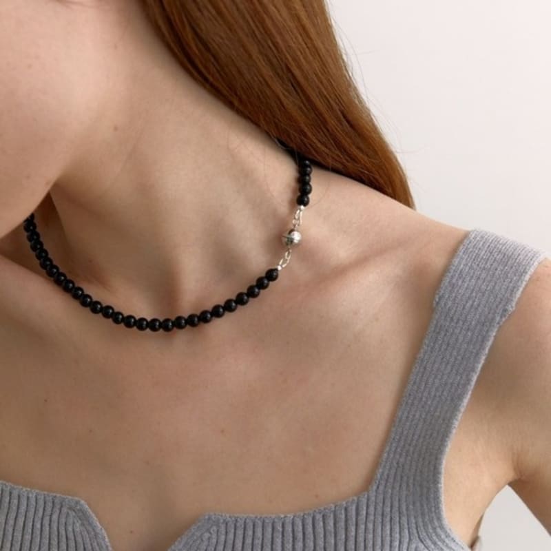 ONYX NECKLACE-007 moments