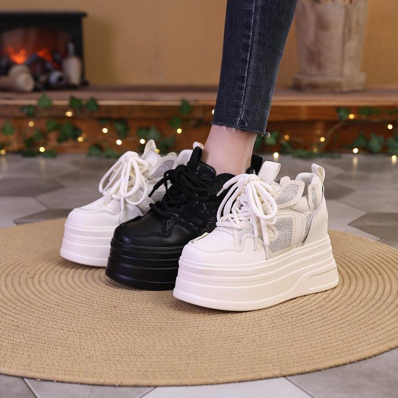Frühling und Herbst neue kleine weiße Schuhe Plateau Sommer kleine Höhenzunahme atmungsaktiv vielseitig lässige Board-Schuhe Explosion