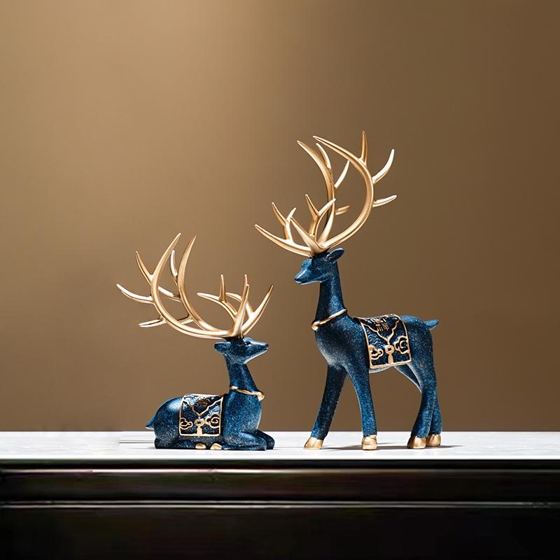 2 Pezzi/Set Figurina di Cervo in Resina Statua di Alce Renna Scultura di Cervo Carino Decorazione Artigianale Regalo per Natale Casa Desktop Cruscotto Auto