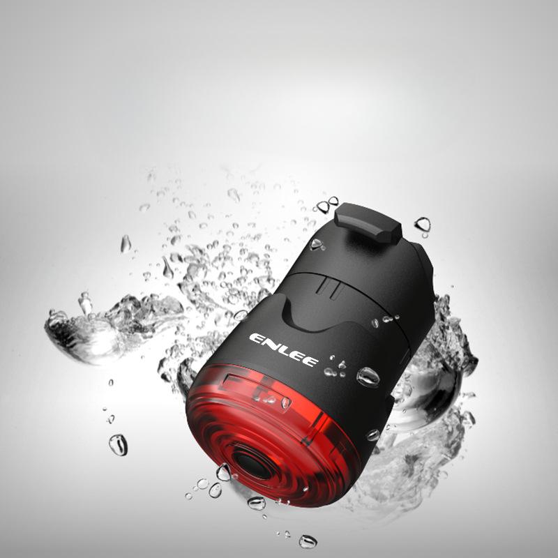 ENLEE Rowerowe Światło Hamulcowe Tylne Super Jasne Inteligentne Światła, Ostrzegawcze Tylne Światło LED Akcesoria Sprzęt do Jazdy Nocnej na Zewnątrz