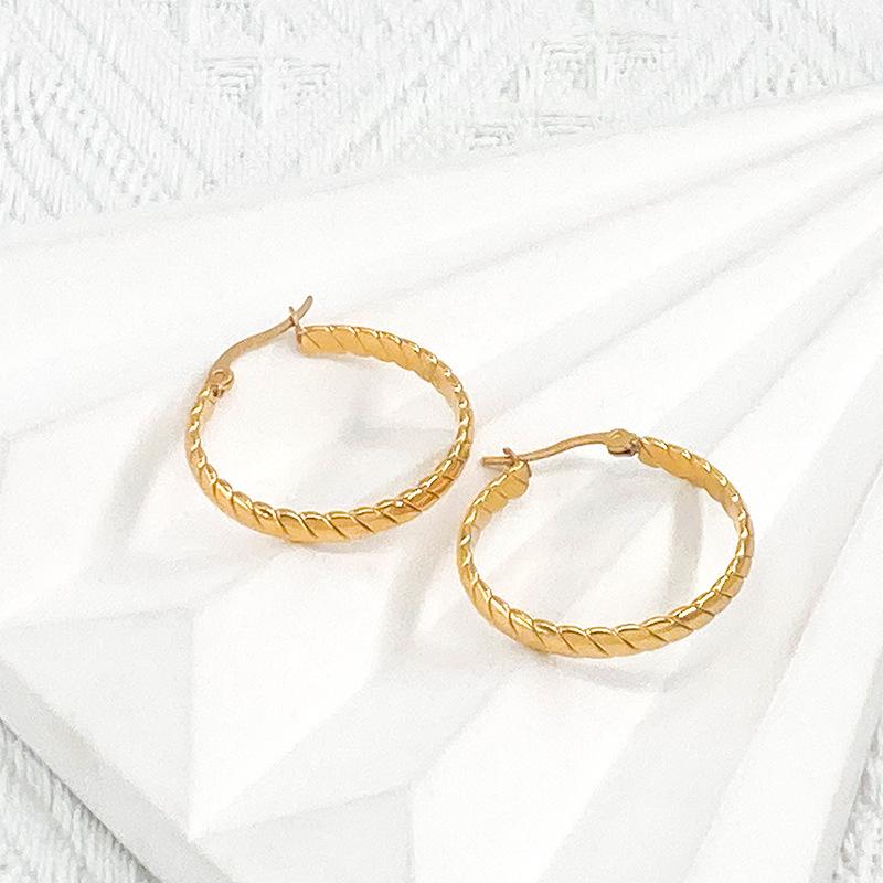 Fashionable Real Gold Electroplated Circle Earrings for Women's Simple Twisted Earrings Temperament High-end and Versatile Earrings