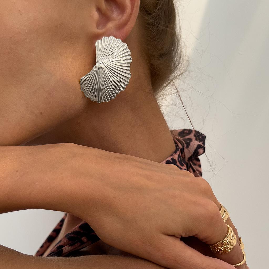 Vintage Matte Gold Color Metal Shell Earrings Ocean Exaggerated Half Flower Stud Earrings Glossy Fashion Commuter Party Womens Daily Outdoor