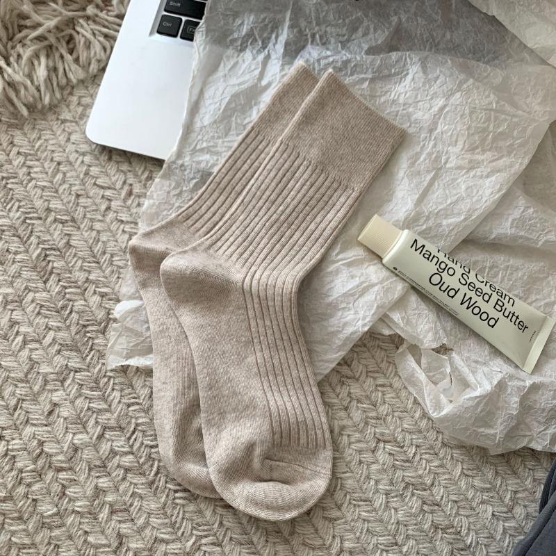 Produits d'automne pour femmes Nouveaux Toutes sortes de chaussettes tube décontractées de couleur unie fumée