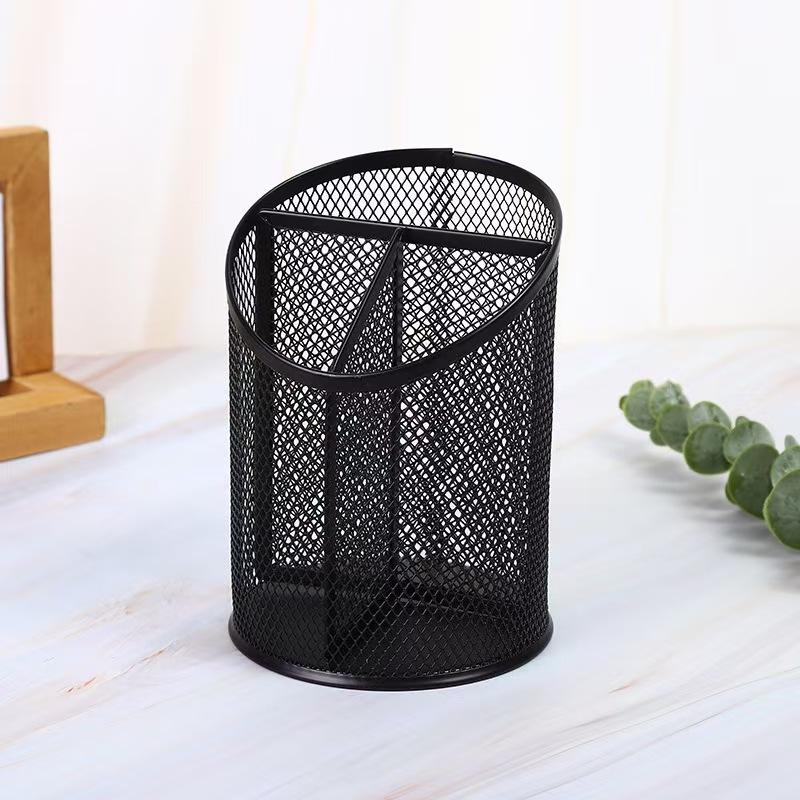 The Slanted Metal Pen Holder and Wrought Iron Multi-compartment Pen Holder Are Easy To Store on The Office Desk чёрный