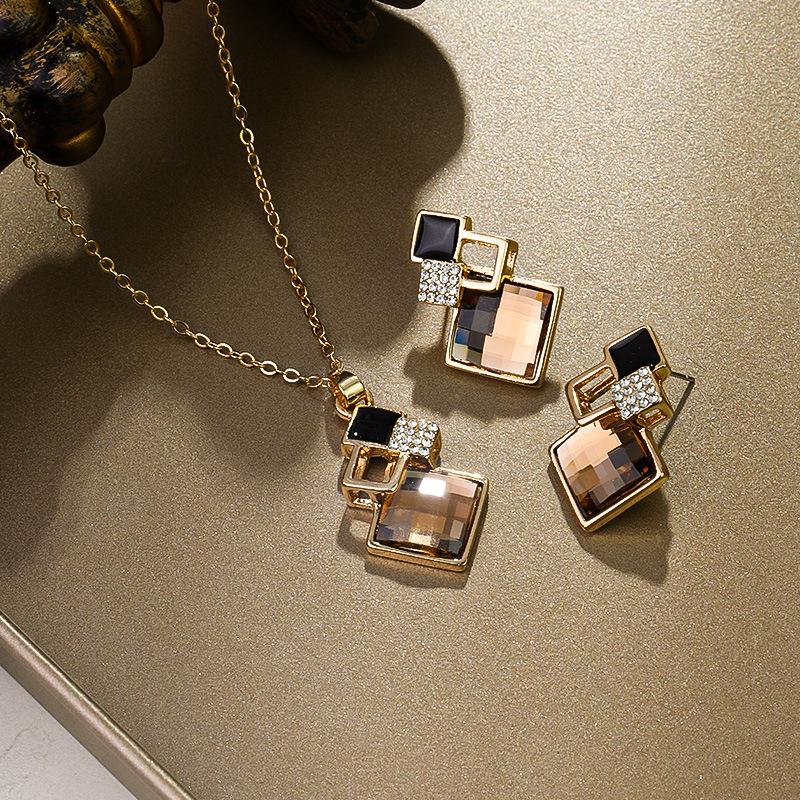 

Комплект из серег и ожерелья Fashion Square коричневый