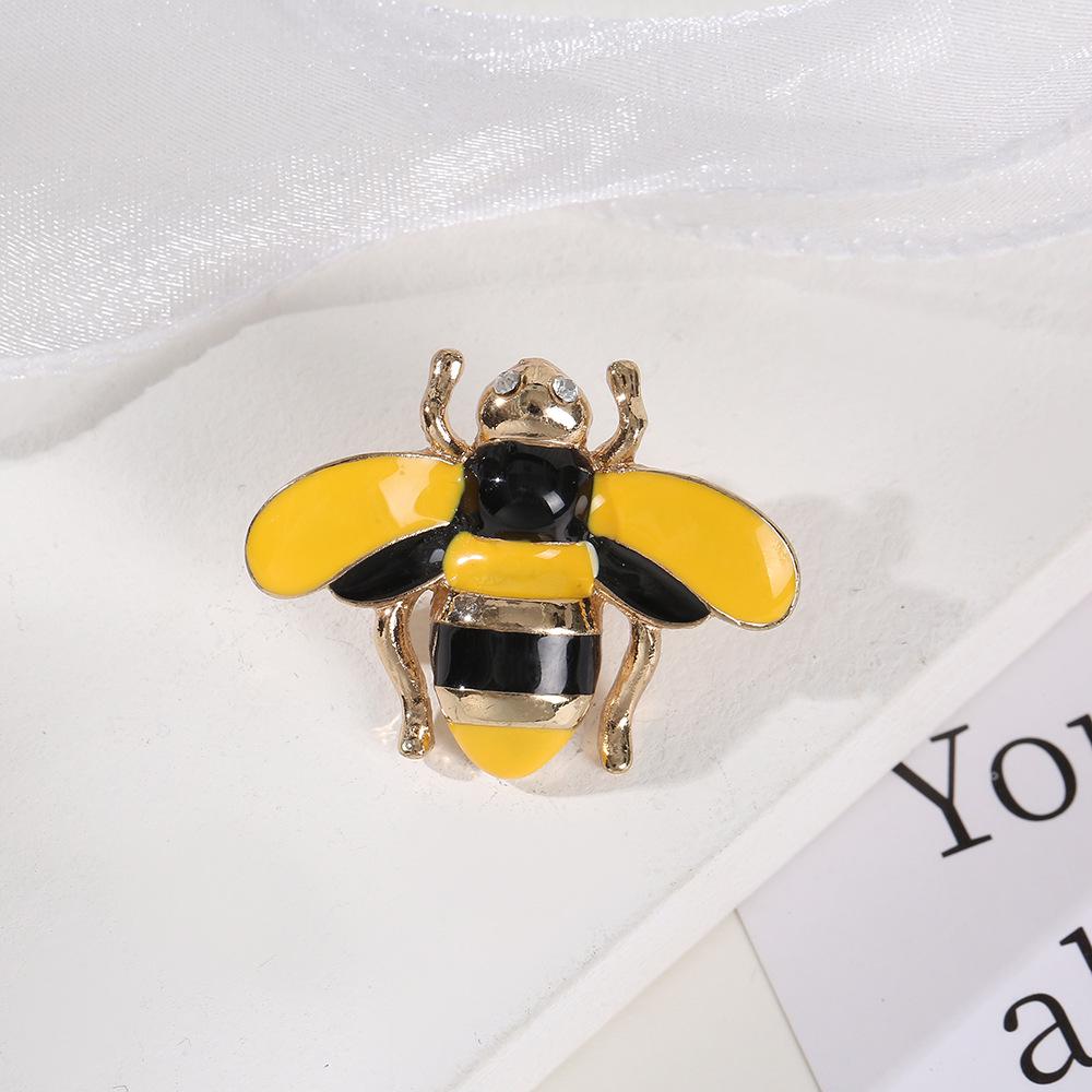 Bee-Style Pearl & Rhinestone Brooch – Elegant Women's Pin & Corsage Accessory