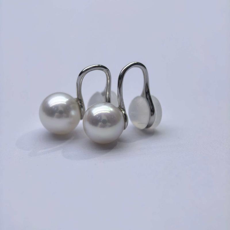 Zhuji Non-Pierced U-Shaped Ear Clips with Freshwater Pearls - Painless, Fashionable Earrings for Women 7-8mm Almost Flawless Round Aurora
