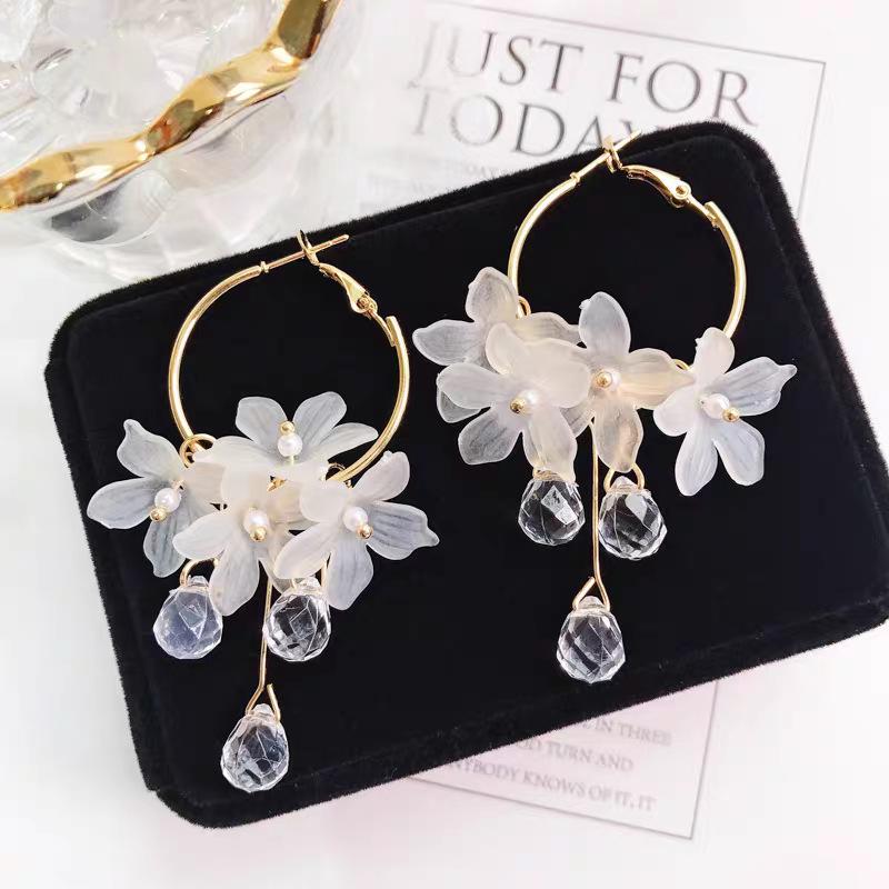 Elegant Grape Cluster and Wheat Ear Tassel Earrings for Women - Fashionable and Versatile Slimming Ear Jewelry