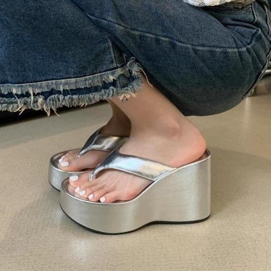 Big and Long Legs~ Small People Increase the Height of Thick-soled Flip-flops for Women's Summer Outer Wear Pinch Foot Muffin Slippers Wedge Heel 