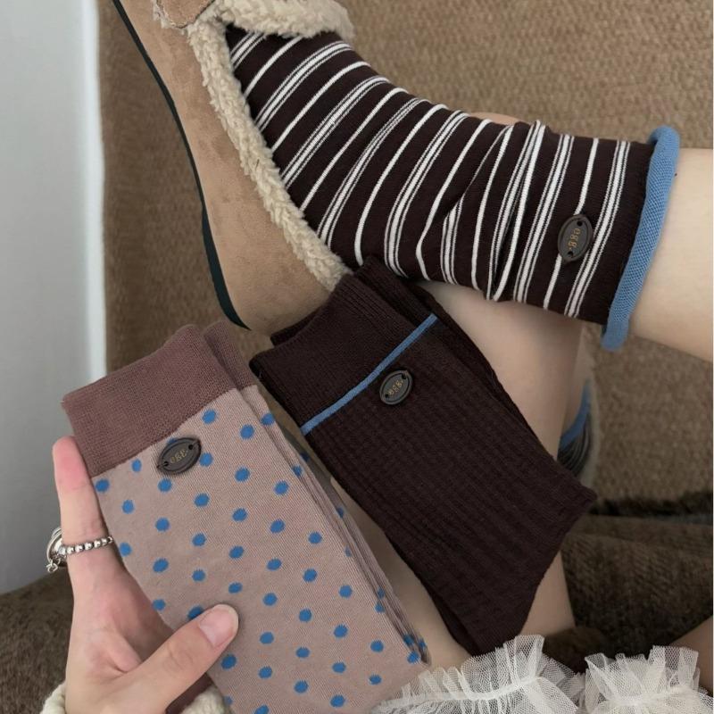 Ladies Spring and Autumn Vintage Button in The Drum Pile Cotton Socks