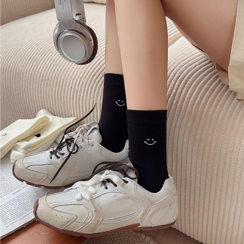 Simple and Trendy Mid-calf Socks for Women with Smiling Faces, Versatile for Autumn, and Boneless Pile Socks