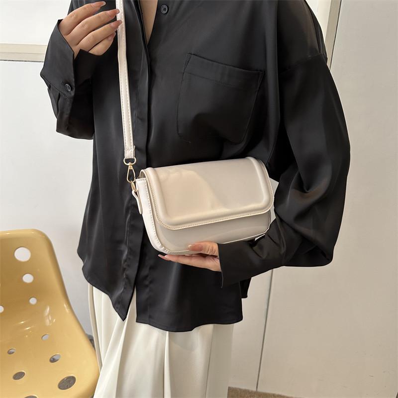 Urban Chic Small Crossbody Bag Trendy 2023 Shoulder Bag Simple Square Purse