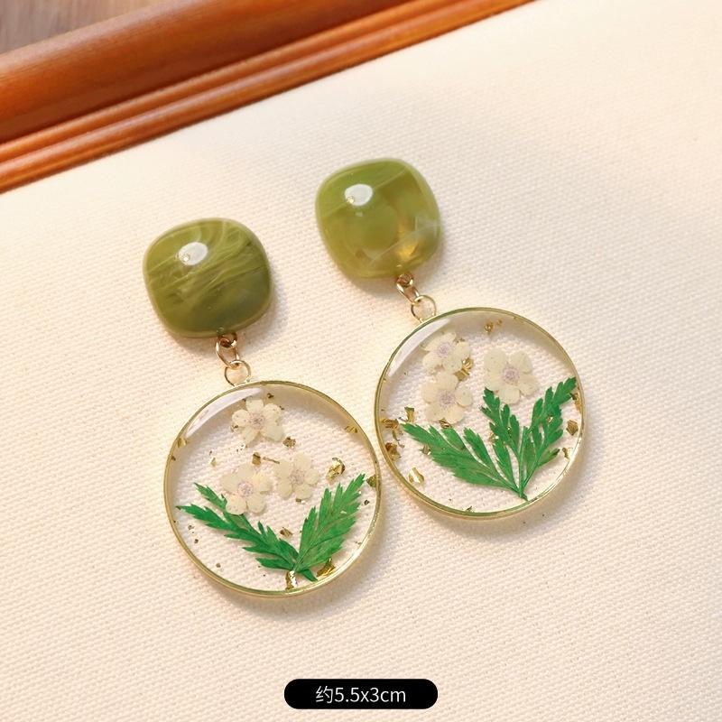 Niche Design Retro Plant Dried Flower Stud Earrings Beautiful Immortal Flower Earrings Women's Vacation Style Earrings Summer