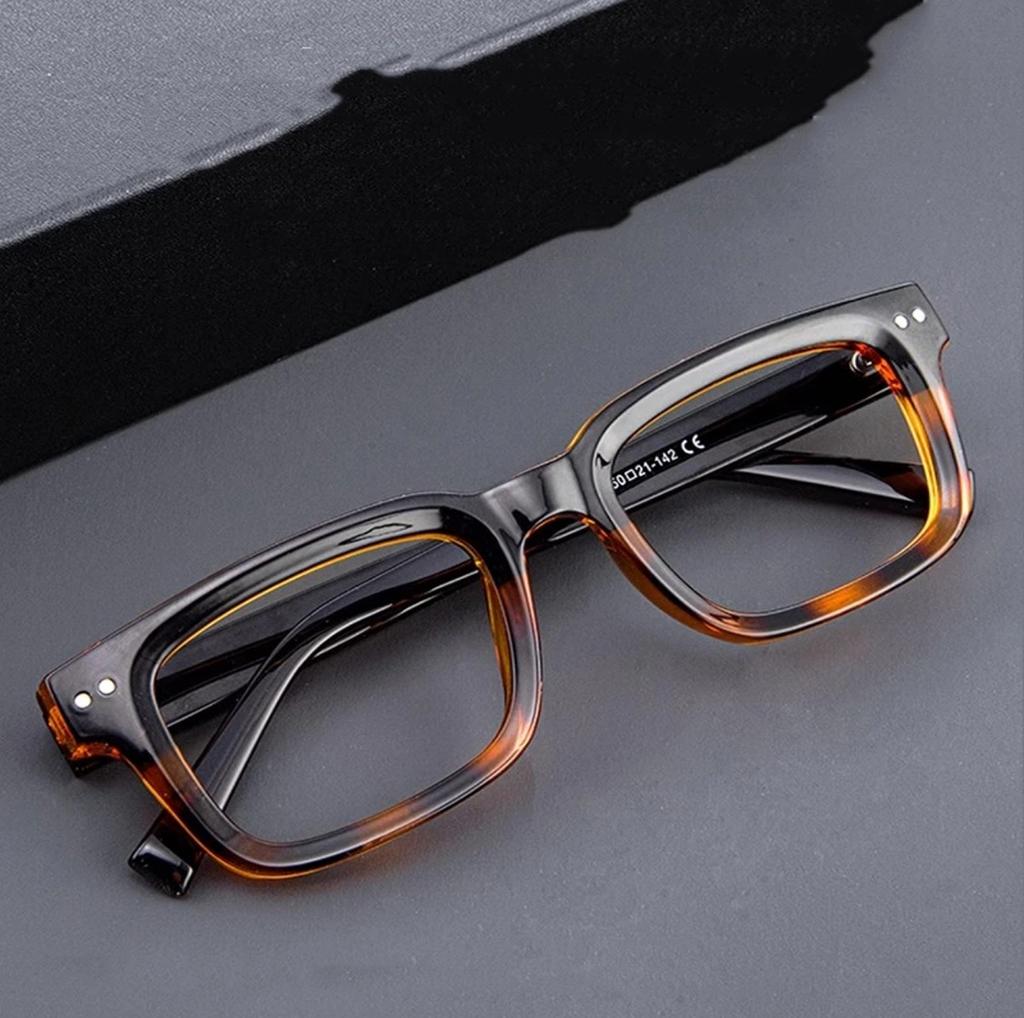 Retro Small Square Frame Reading Glasses with Leopard Print Gradient, Fashionable and Comfortable Hyperopia Glasses with Ultra-clear Vision