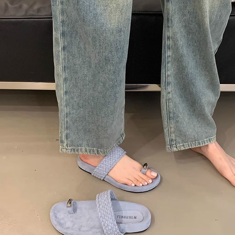 Soft Bottom Design Simple Word with Cool Slippers Women's 2025 Summer New Set Toe Thick Bottom Beach Slippers with Skirt Tide