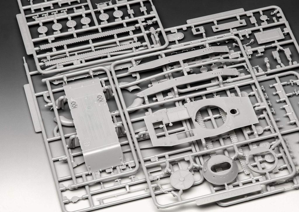 German Revell 1/72 Soviet Army PT-76B Plastic Model 03314