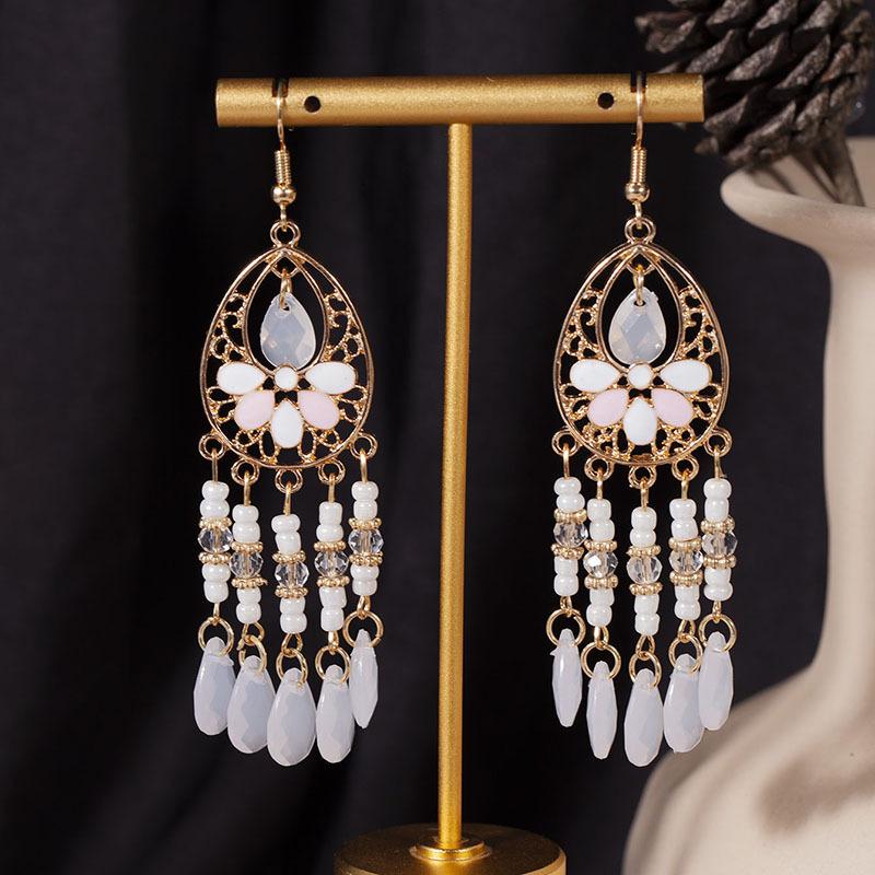 European, American and Bohemian Hollow Bead Fringed Earrings, High-end Retro Ethnic Style Earrings, Fashionable Long Earrings.