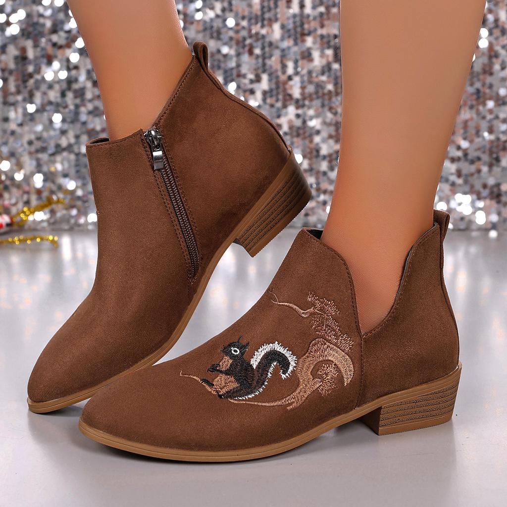 Large size Chelsea boots women's autumn and winter new pointed embroidered side zipper fashion women's boots