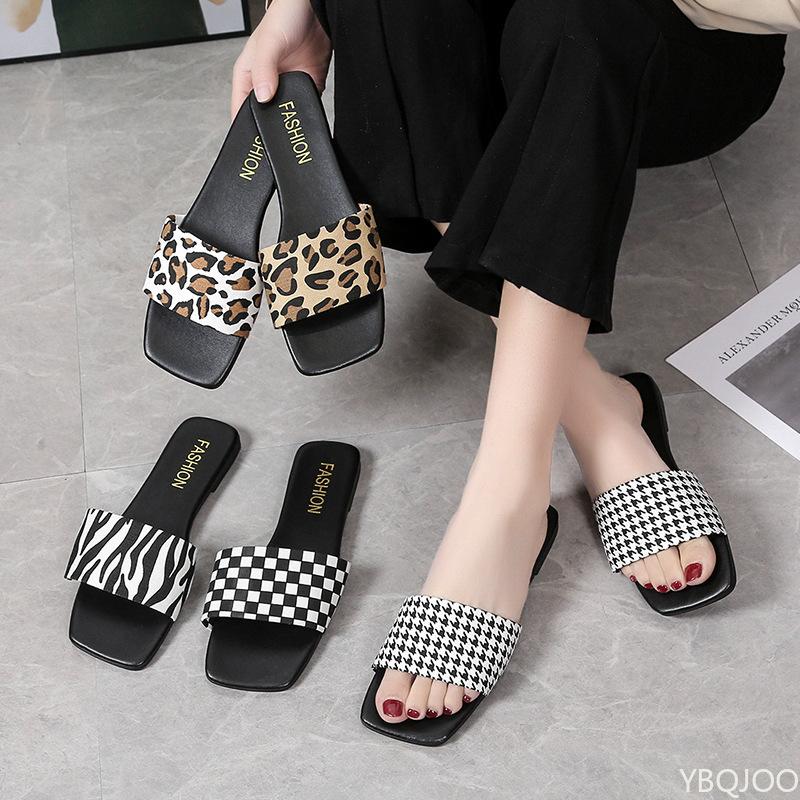Fashion Ladies Designer flat Slippers Summer new casual shoes Luxury Holiday beach slippers Fashion lightweight Women's sandals Zapatos