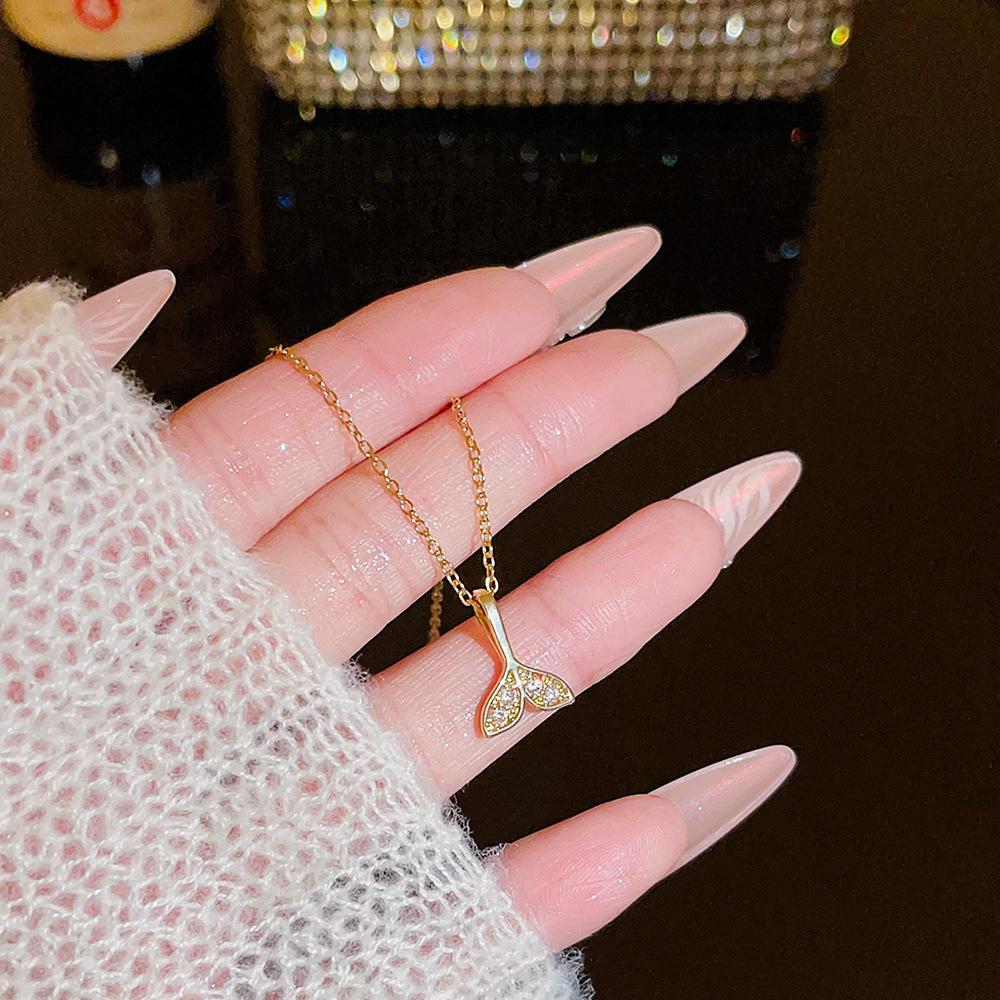 Fashion Light Luxury Titanium Steel Necklace Women'S High-End Pendant Sweet Temperament Collarbone Chain Does Not Fade Accessories