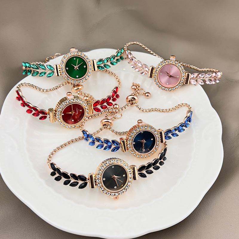 Vintage Elegant Baroque Rhinestone Quartz Women's Watch Sparkling Crystal Classic Design Perfect Accessory for Daily Wear