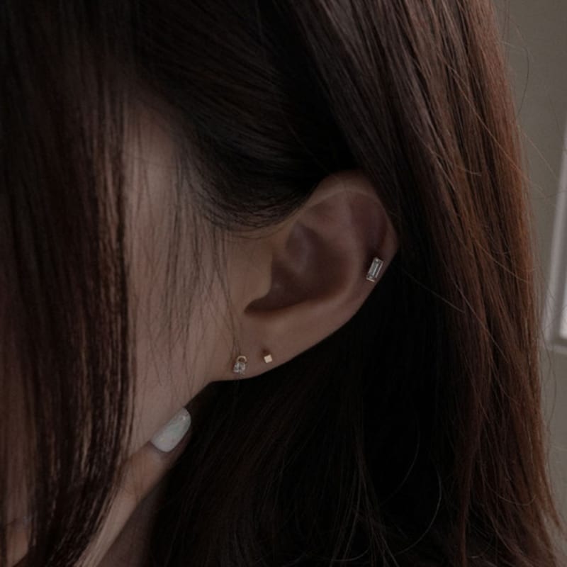 Youngglow 14k quadratischer farbiger Cubic-Piercing