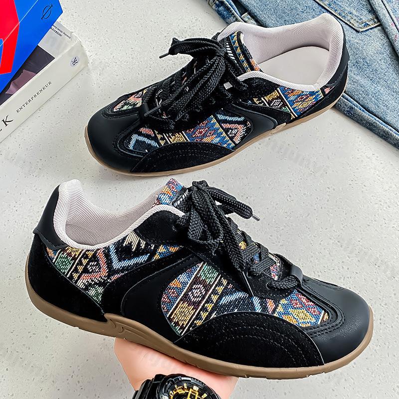 

Модные мужские повседневные спортивные кроссовки с низким верхом и винтажным принтом, тренд осени 2025 года, универсальные, удобные, нескользящие, на шнуровке 39 чёрный