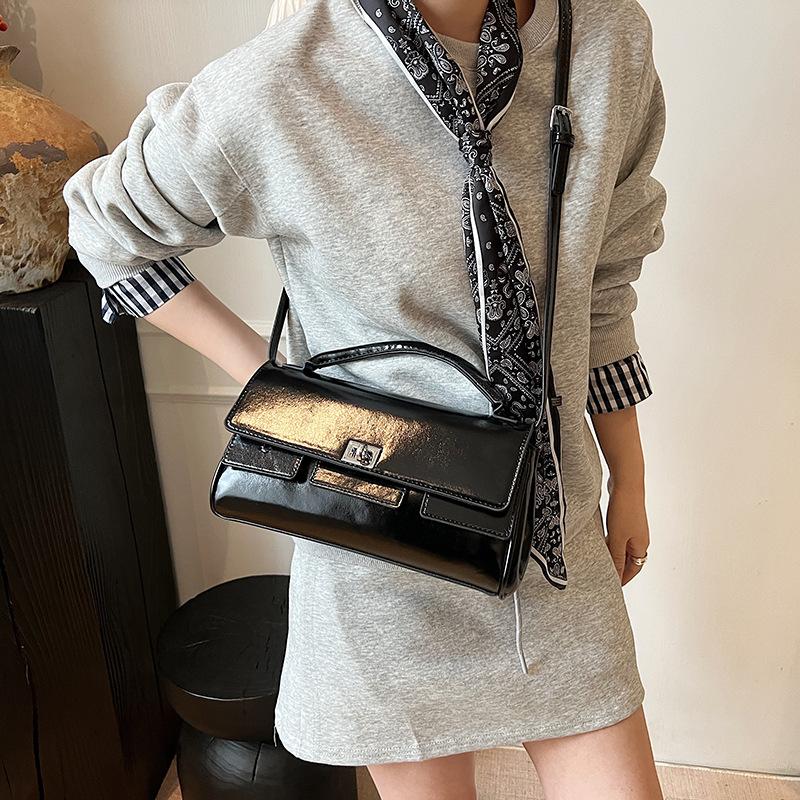 New Fashion Versatile Handbag Commuter Shoulder Crossbody Bag
