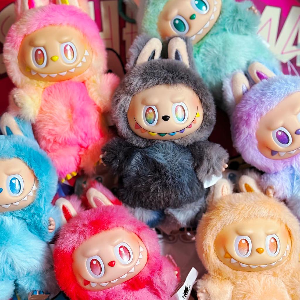 Roztomilá Labubu V3 The Monsters Box Hračka Srdíčko Vinylová Panenka Kawaii Přívěsek na Batoh Dekorace Plyšová Panenka Oblečení Dárky