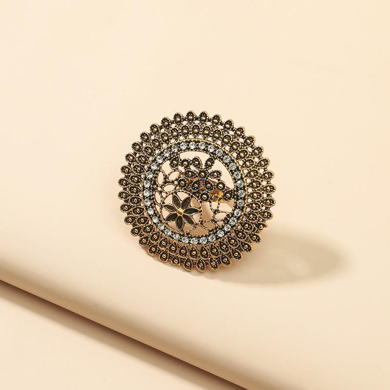 European-American Retro Ethnic Style Round Hollow Diamond Ring
