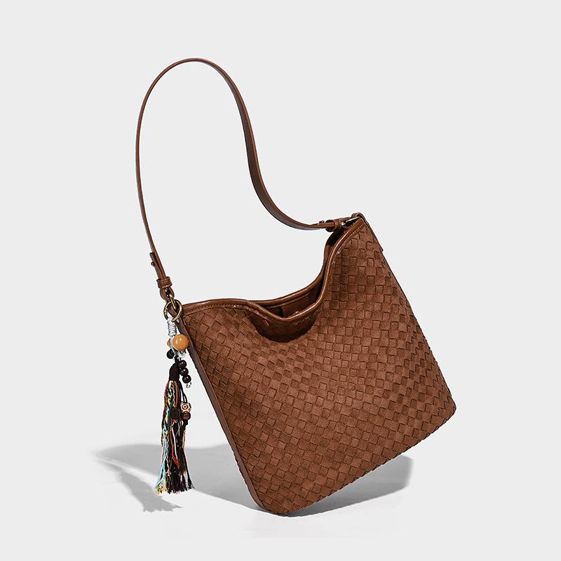 

Niche Texture Bucket Bag for Women 2025 New Single Shoulder Crossbody Bag Large Capacity Commuter Korean Retro Underarm Bag for Women Brown（No Hanging Orname